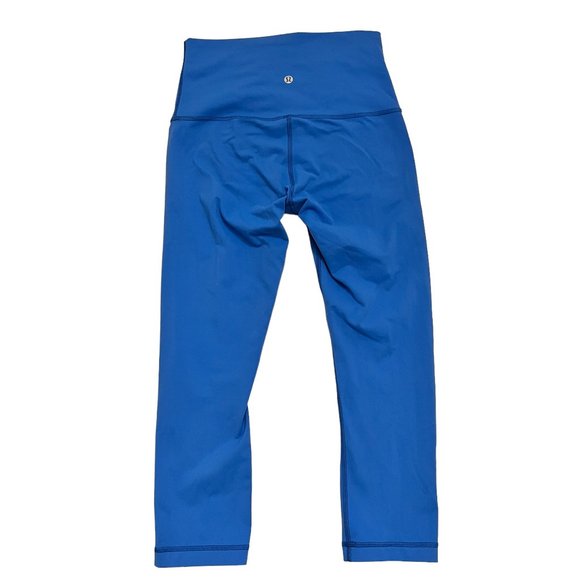 lululemon athletica Pants - Lululemon Blue Wunder Under Crop (21" inseam) Leggings Size 6